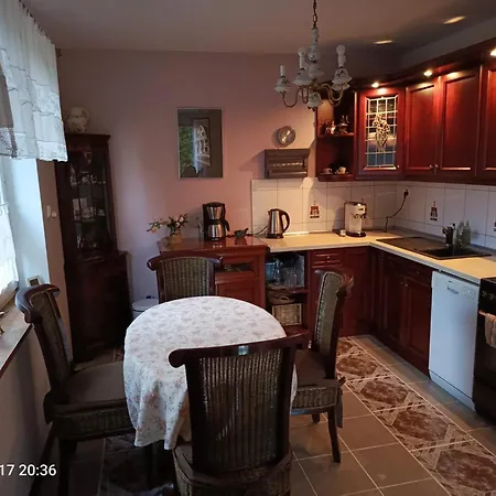 Na Kaszubach W Poblizu Kaszubskich Jezior O Niezwyklym Klimacie 別荘